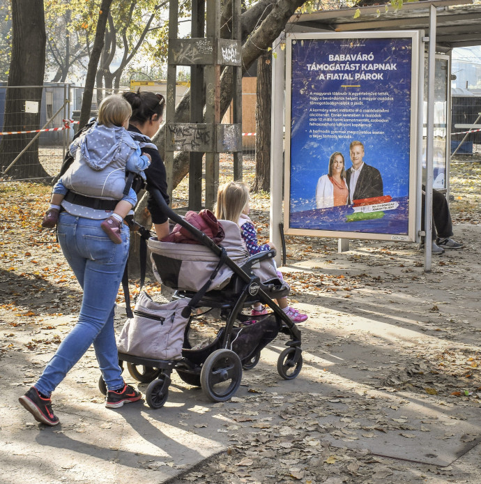 Több ezer gyerek nélkül maradt babavárós és csokos pár kap esélyt arra, hogy megússza a büntetést
