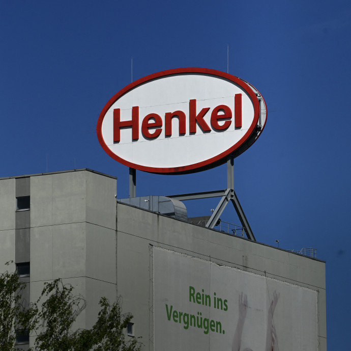 Pár éve még 68 órás munkahéttel került be a hírekbe az üzem, ahonnan most 500 embert eresztenek szélnek