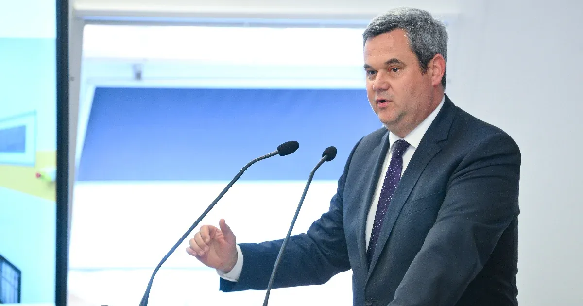 Az egészségügyi államtitkár sem érti, miért állították le Szegeden hetekre a gyermeksebészeti ellátást