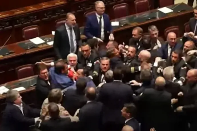 Verekedés tört ki az olasz parlamentben