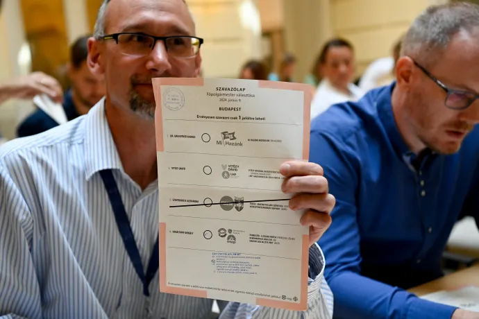 Ilyen egy mégis érvényes szavazólap – Fotó: Bődey János / Telex