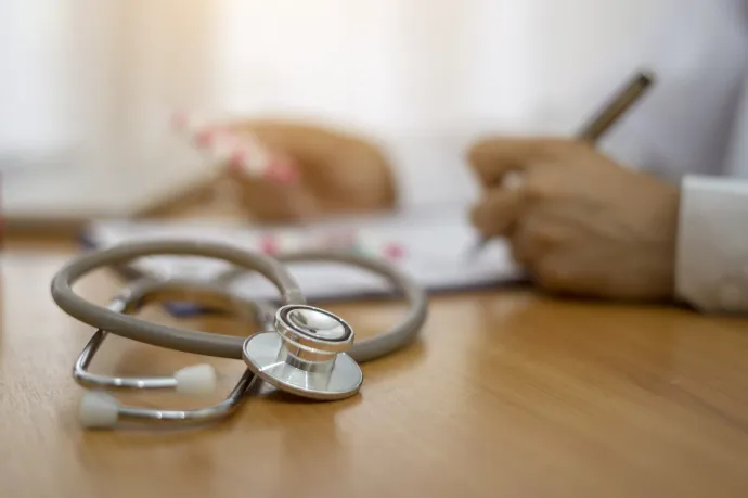 Pénzért állított ki hamis igazolást egy orvos, közben a nemzetvédelmisek csapdájába szaladt bele