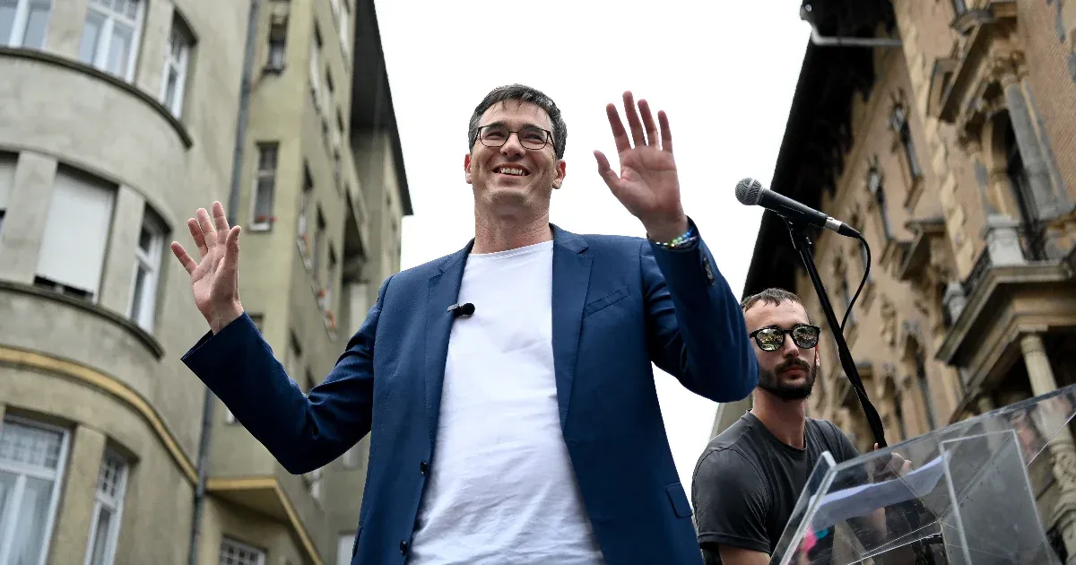 Üdvrivalgás fogadta az NVB döntését Karácsony demonstrációján