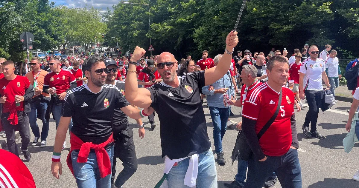 Ezrével vonultak a magyar szurkolók Kölnben a svájci meccs stadionjához