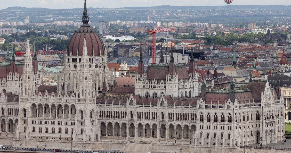 Óvodásoknak és iskolai óra részeként érkező diákoknak továbbra is ingyenesen lesz látogatható a Parlament
