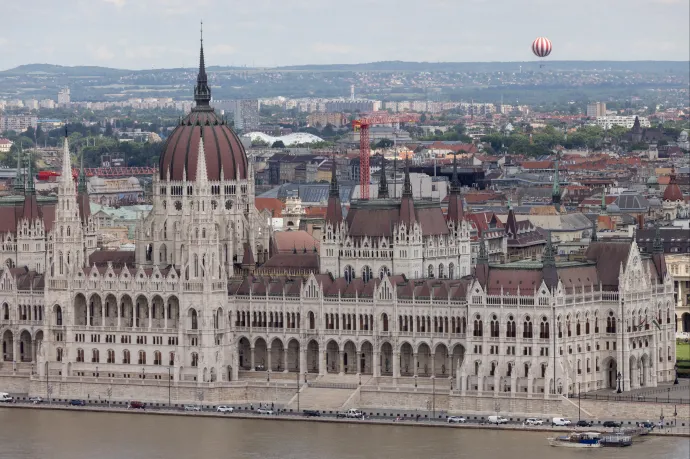 Óvodásoknak és iskolai óra részeként érkező diákoknak továbbra is ingyenesen lesz látogatható a Parlament