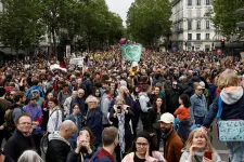 Több százezren tüntettek Le Pen szélsőjobbos pártja ellen Franciaországban