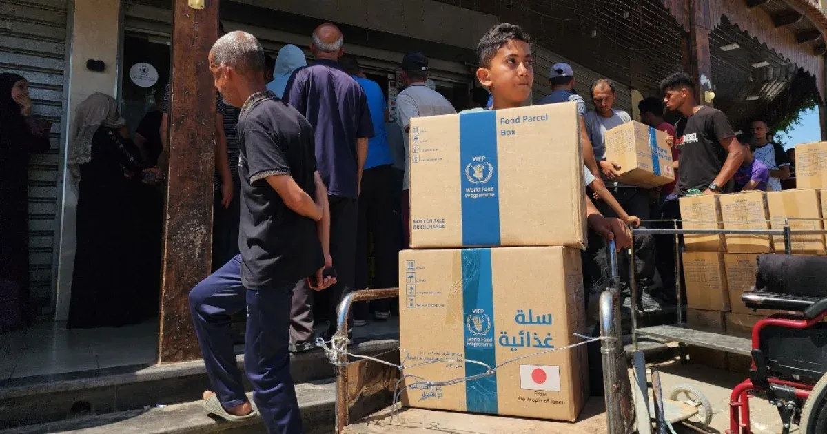 Az izraeli hadsereg minden nap „taktikai szünetet” tart, hogy a segélyek Gázába érkezhessenek