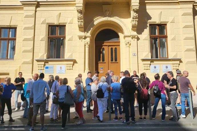 Elkezdték Győrben is újraszámlálni a szavazatokat hét szavazókörben – fele annyi a különbség, mint amennyi az érvénytelen voks