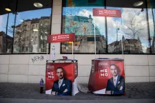 A milliárdos Gattyán György igen furcsa pártja, aminek már van három polgármestere