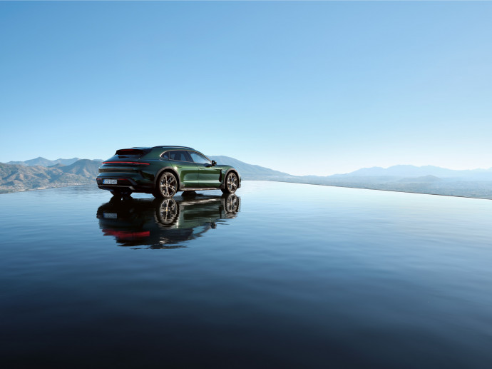 Így lépi át az elektromos autózás korlátait a Porsche Taycan