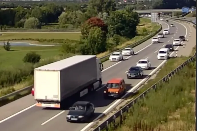 Forgalommal szemben haladt egy kamionos az M0-s autópályán, kevésen múlt, hogy nem okozott balesetet