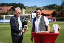 Német kisváros kolompját kapta ajándékba a magyar fociválogatott