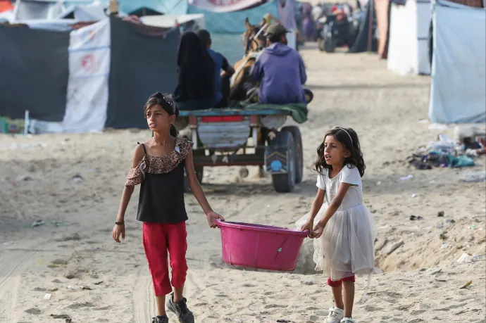 Az izraeli hadsereg tovább nyomul előre Rafahban, szemtanúk szerint izraeli csapásokban 17-en haltak meg