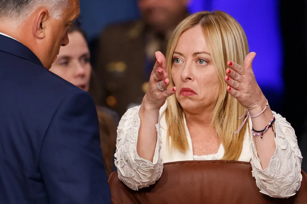 Kikosarazhatta Meloni Orbánt, nehezen lesz meg a Fidesznek a konzervatív frakció