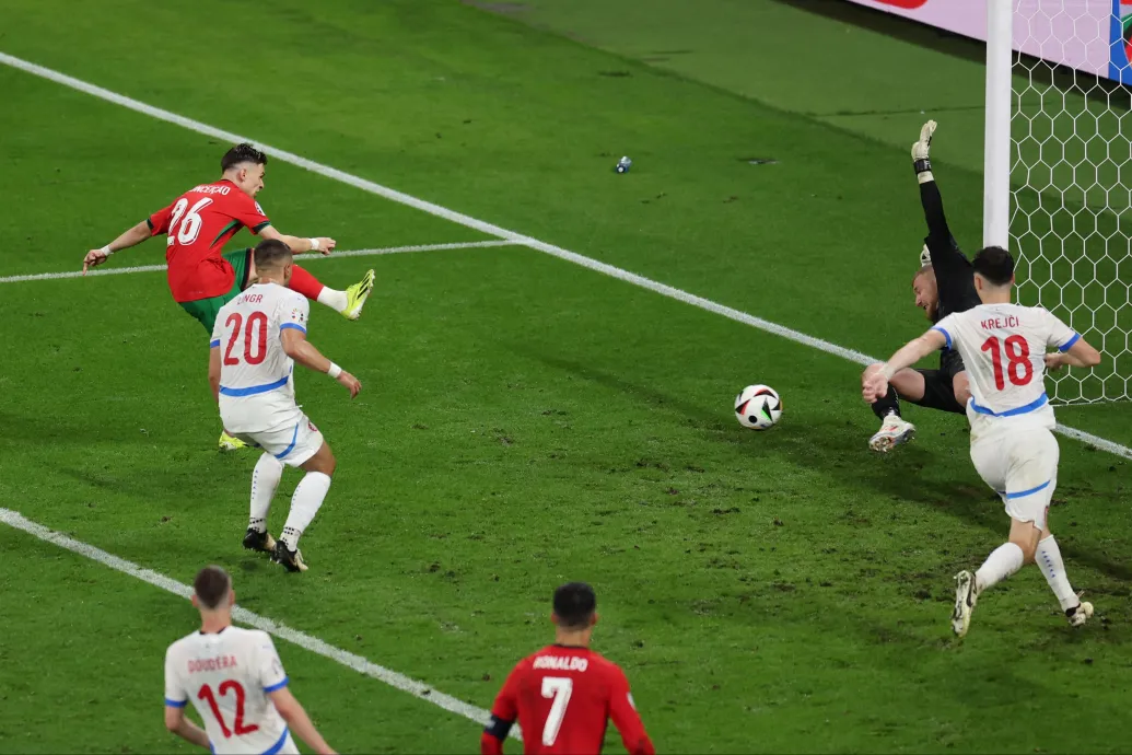 Portugália a 92. percben győzte le a bunkerfocit játszó cseheket