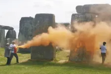 Narancssárga festékkel fújták le a Stonehenge-t klímaaktivisták
