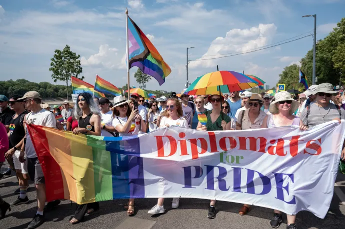 Pressman: 35 ország nagykövetsége sürgeti, hogy szüntessék meg az LMBTQ-személyek politikai motiváció miatti célponttá tételét