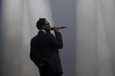 Kendrick Lamar ötször is elénekelte a Drake-et gyalázó számát a koncertjén