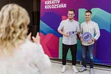 Az F2F-Fiatalok a fiatalokért vállalkozói mentorprogram döntőseit díjazták Kolozsváron