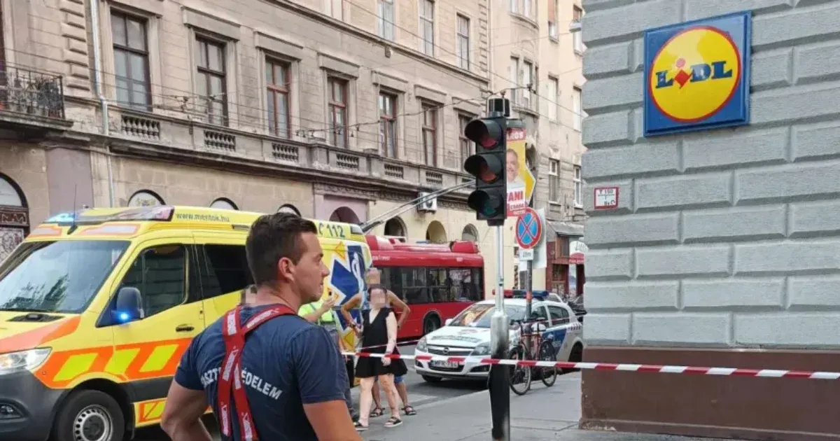 Budapest Közút: Egy elektromos kábel okozta a Lövölde téri jelzőlámpa berobbanását