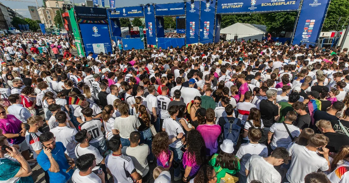 Két magyar szurkolót garázdaságért vittek be Stuttgartban, el is kellett hagyniuk a várost