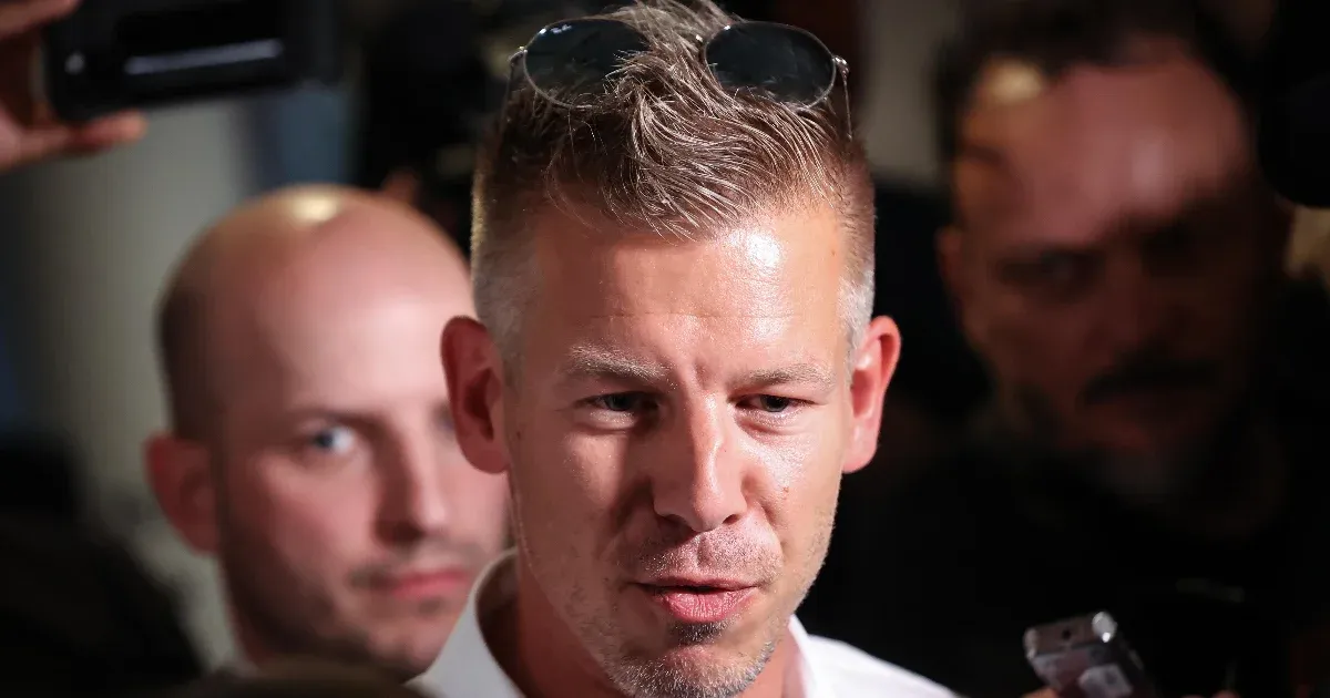 Magyar Péter szerint egy fizetett provokátor le akarta videózni bulizás közben, dulakodás lett a vége