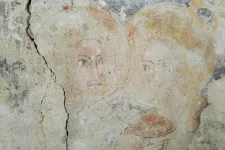 14. századi falképeket tártak fel a székelyföldi Szacsva középkori templomának külső falán