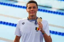 Popovici aranyérmes lett a 200 méteres gyorsúszáson is a belgrádi Európa-bajnokságon