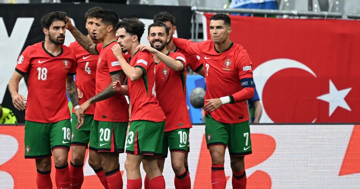 Güler nevét skandálták a török drukkerek, aztán Ronaldo a torkukra fagyasztotta a szót