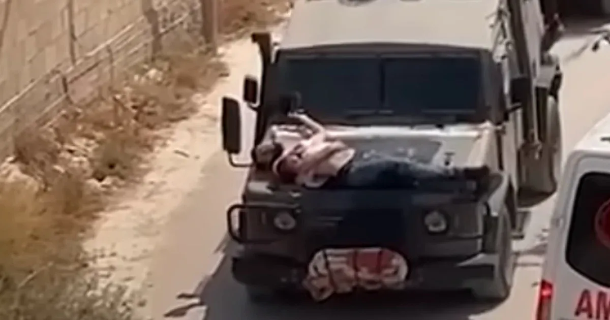 Motorháztetőre kötözött palesztin sebesülttel gurultak a kórházba izraeli katonák egy palesztin városon át