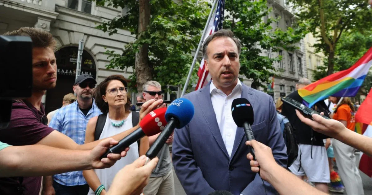 Pressman: A melegek célkeresztbe állítása a demokrácia elleni támadás