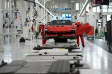 Jövőre jön a Ferrari első villanyautója, öt Porsche Taycan árát kérik majd érte