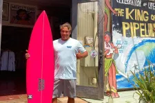 Cápatámadásban meghalt Tamayo Perry szörfbajnok