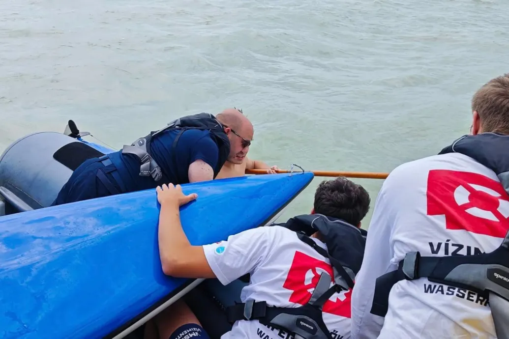 Gumimatracon elsodródott nőt, kajakozó kamaszokat mentettek a vízimentők hétvégén