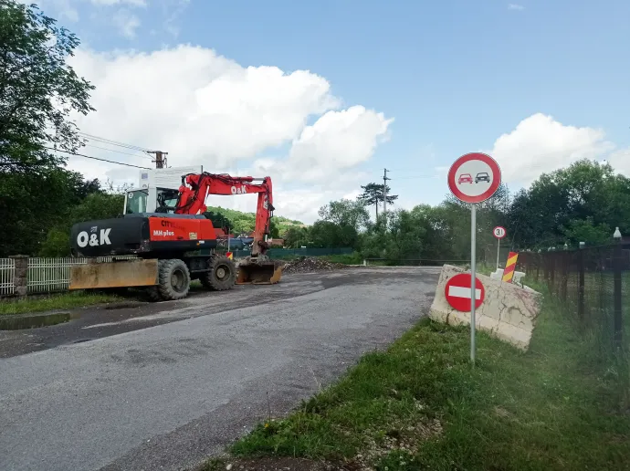 Eddig tart a központ felé vezető út Málnásfürdő közel 40 lakosa számára – Fotó: Tőkés Hunor / Transtelex