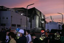 Kigyulladt egy akkugyár Dél-Koreában, sorra robbantak fel az akkumulátorok, legalább 22-en meghaltak