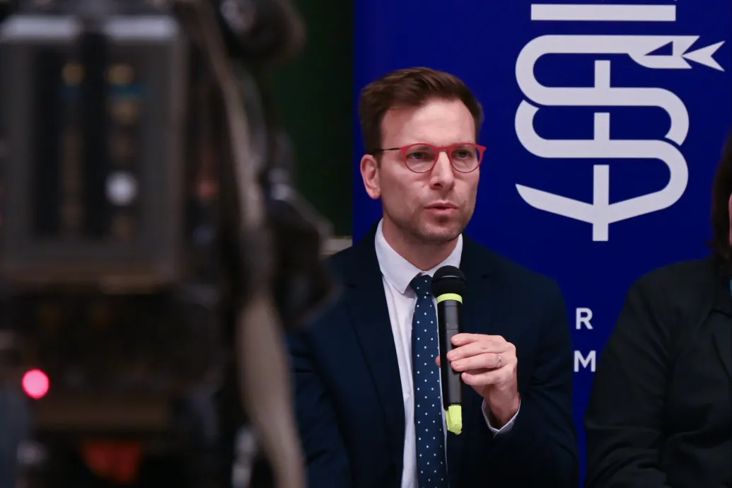 MOK-elnök: Nincs elég orvos és ápoló, hogy elférjen két egészségügyi rendszer egymás mellett