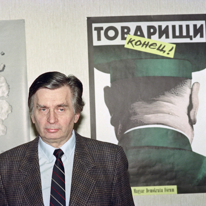 Egy pincében végzi be a rendszerváltás legnagyobb pártja, megvehető a neve és logója