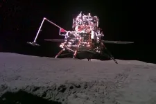 Visszatért a Holdról a kínai űrszonda, értékes holdkőzeteket hozott magával