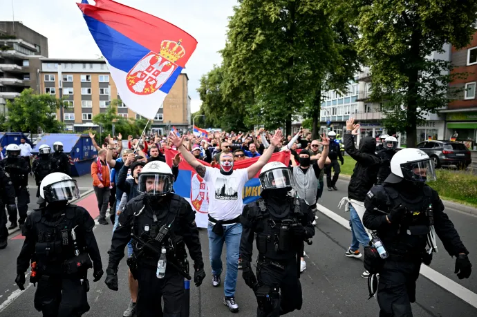 Sosem gyógyuló sebek, utcai harcok és üzengetések: a Balkán miatt fortyogott a foci-Eb