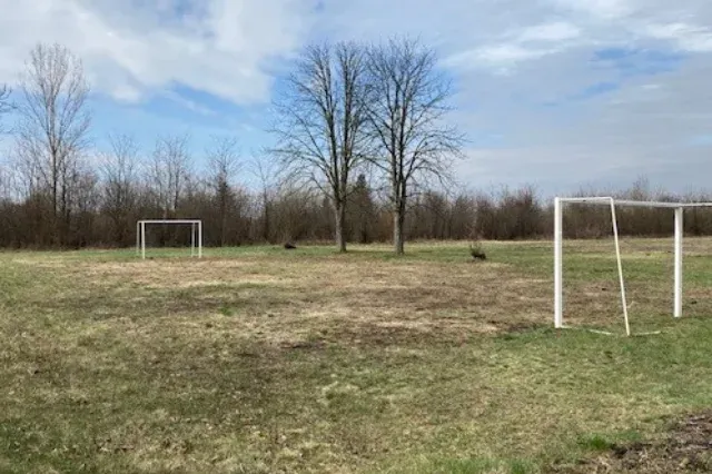 Máig nem készült el a sporttelep, amire 20 milliót kapott egy hevesi falu, az expolgármestert csalással vádolják