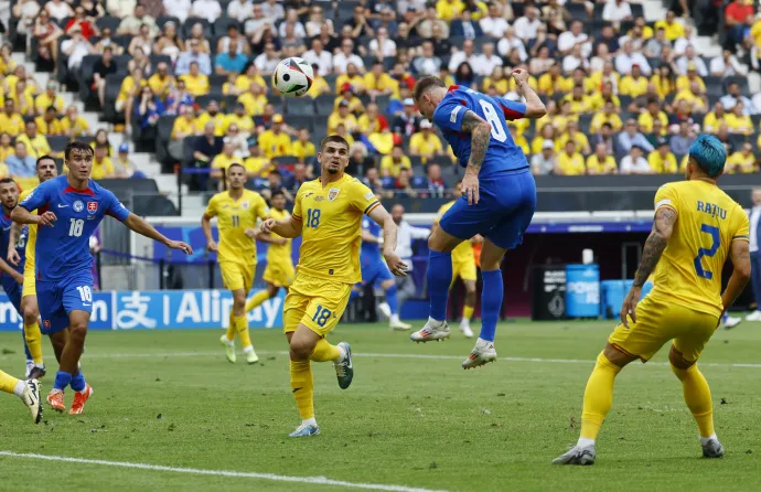 Ondrej Duda befejeli a szlovákok első gólját Románia ellen – Fotó: Wolfgang Rattay / Reuters