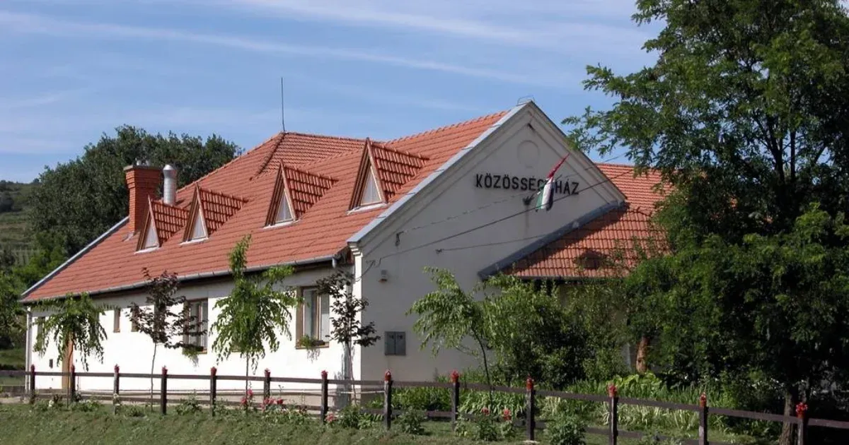 Nagy csalás egy kis faluban: Szegiben fideszes lett a polgármester, de a választás előtt 41 százalékkal nőtt meg a szavazók száma