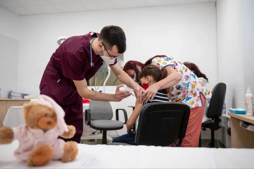 A MOK harcba száll az oltásellenes szülőkkel