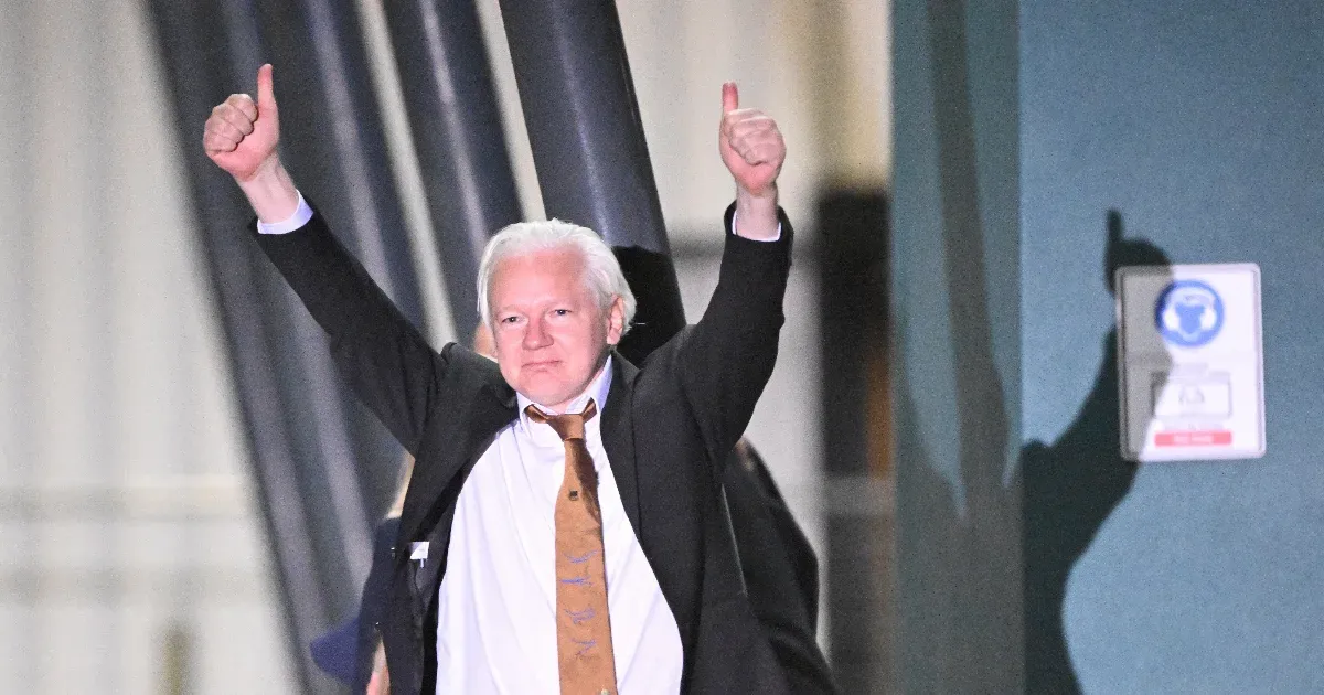 Kifelé kevés látszott abból, milyen lobbizás ment a WikiLeaks alapítójának hazatéréséért