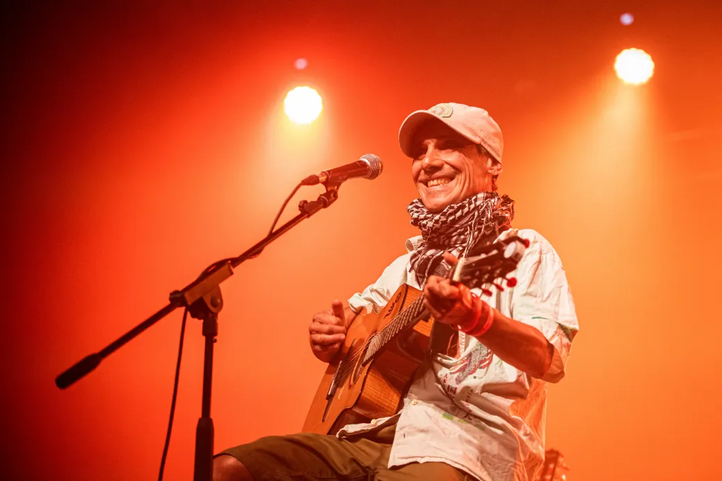 Tizenhét év után új albumot ad ki Manu Chao