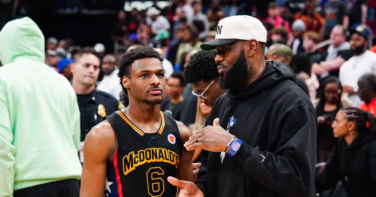 A Los Angeles Lakers ledraftolta LeBron James fiát