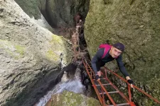 Leharcolt létrákon, farönkökön másztunk ki a Nagykőhavasig, hogy beláthassuk a Brassói-medencét