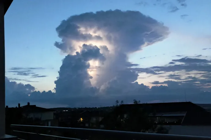 Hatalmas, karfiolszerű felhő tornyosult az égre Sopron fölött, de mi ez?